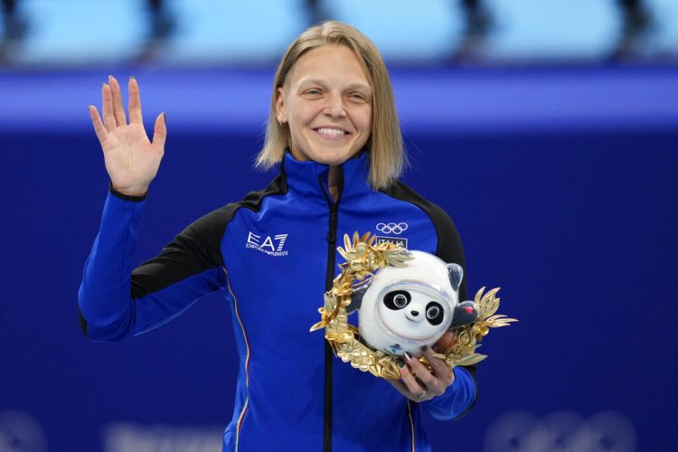 Fontana wins 10th short track medal, China wins men's race